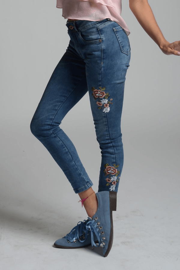 jeans-desgastes-bordados-flores1