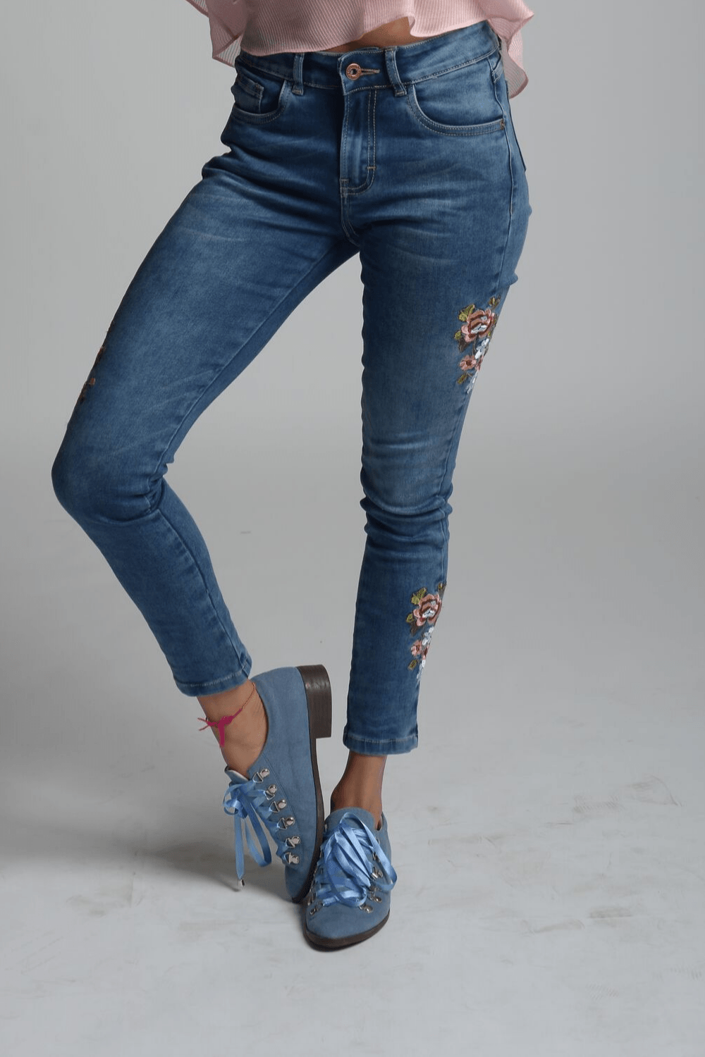jeans-desgastes-bordados-flores2